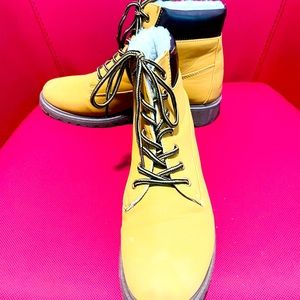 Womens faux fur tan timberland style ankle boots, size 10